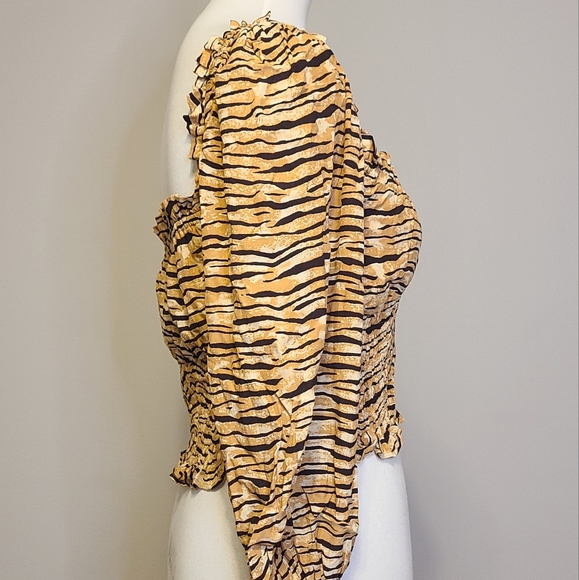 NWT Faithfull The Brand Willow Smocked Crepe Top Tiger Animal Print Size 4 - Picture 6 of 7
